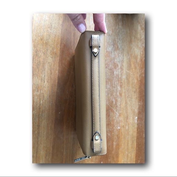 Tory Burch clutch/wallet. - Picture 5 of 8